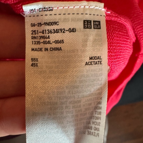 NWT Uniqlo Light V-Neck Long-Sleeve Cardigan Red XL - Picture 4 of 5